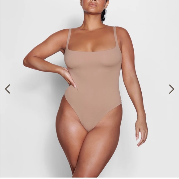 skims fits everybody square neck bodysuit - Picture 2 of 7